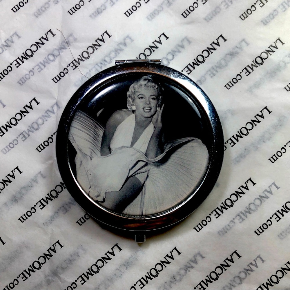 Pocket mirror